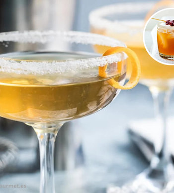 Cóctel Sidecar en copa de cóctel escarchada con azúcar, mezcla de coñac, triple sec y limón, decorado con naranja