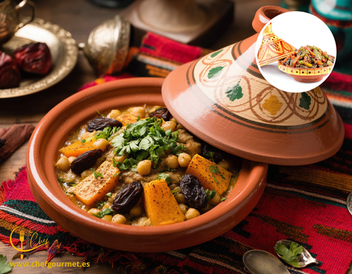 Tajine vegetariano con garbanzos, calabaza y pasas servido en un recipiente tradicional.