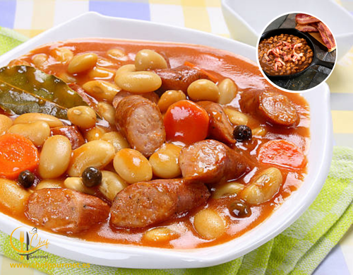 Caparrones riojanos con chorizo y panceta servidos en plato tradicional